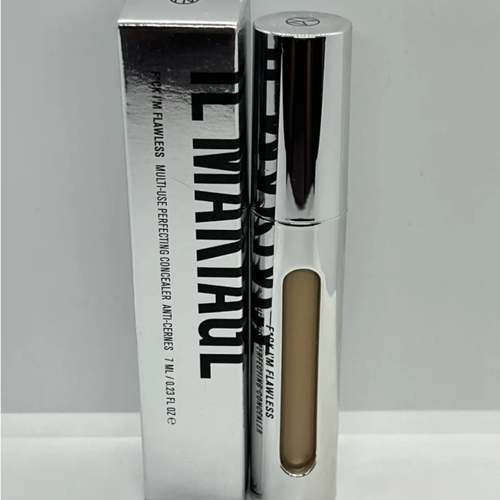 IL MAKIAGE Multi-Use Concealer in Silver and Cream 08